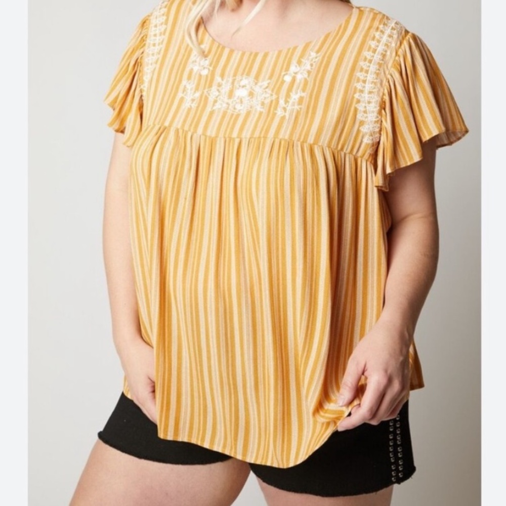 🟠NWT DAVI & DANI Plus Flutter Sleeve Embroidered Top in Mustard/Ivory 1X